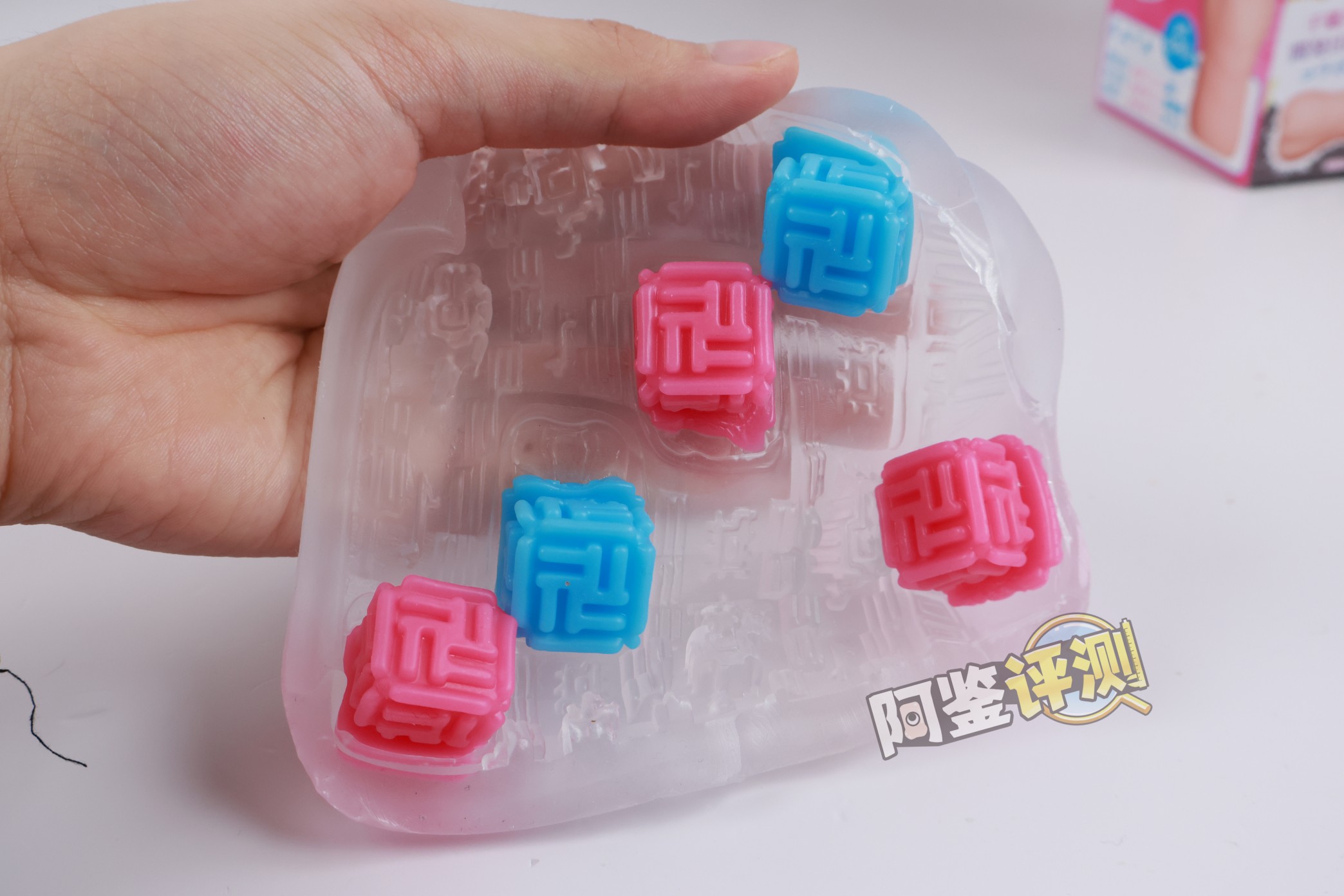 TENGA——“Bobble（魔力弹珠/疯狂方砖）”评测！高配版自慰套，需要手掌配合的“玩具型”飞机杯