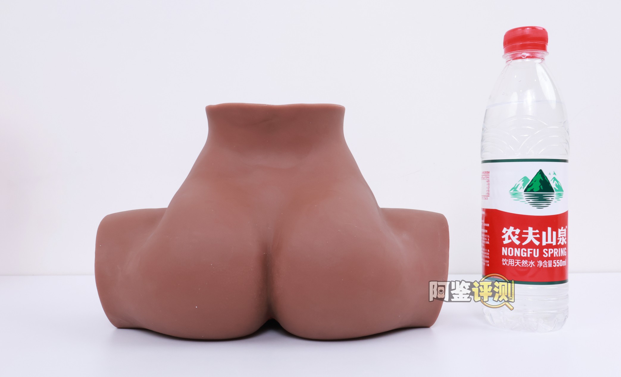 muni——“埃及艳后”评测！一字马开腿型的黑皮小臀模，因为双通道太接近导致末端出现了开裂