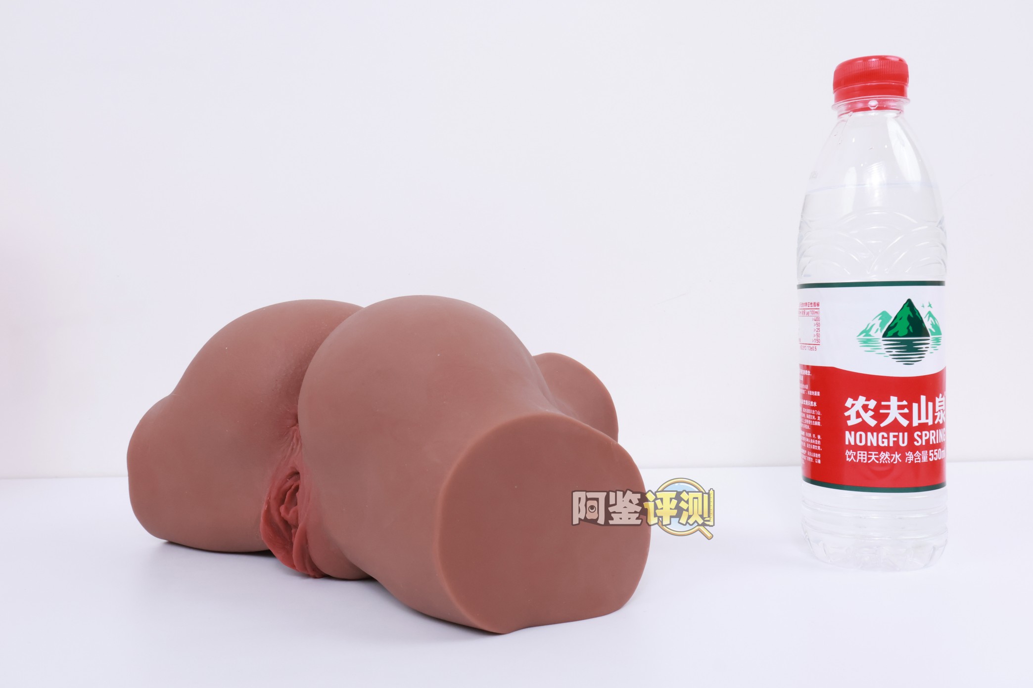 muni——“埃及艳后”评测!一字马开腿型的黑皮小臀模,因为双通道太接近导致末端出现了开裂