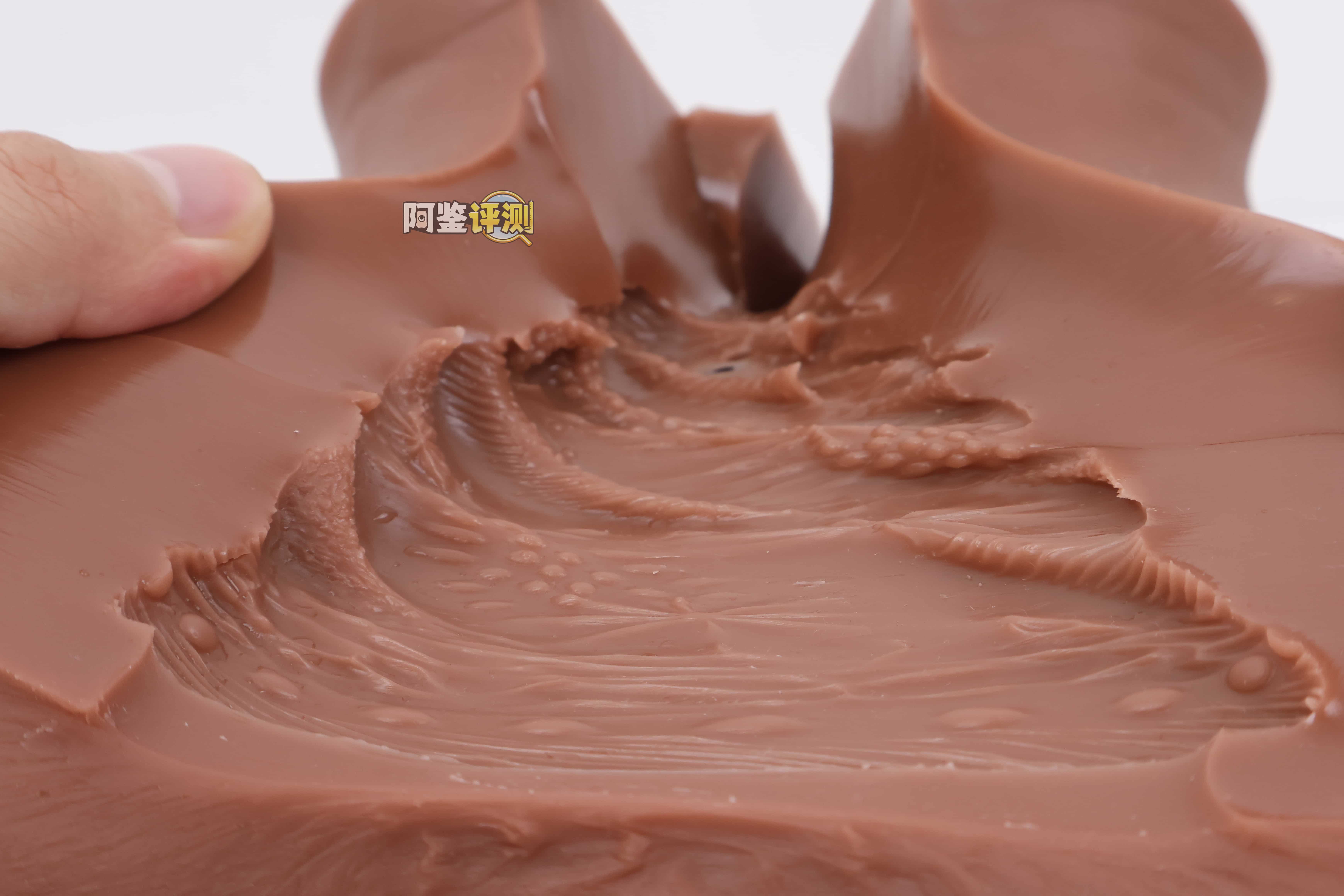 muni——“埃及艳后”评测！一字马开腿型的黑皮小臀模，因为双通道太接近导致末端出现了开裂