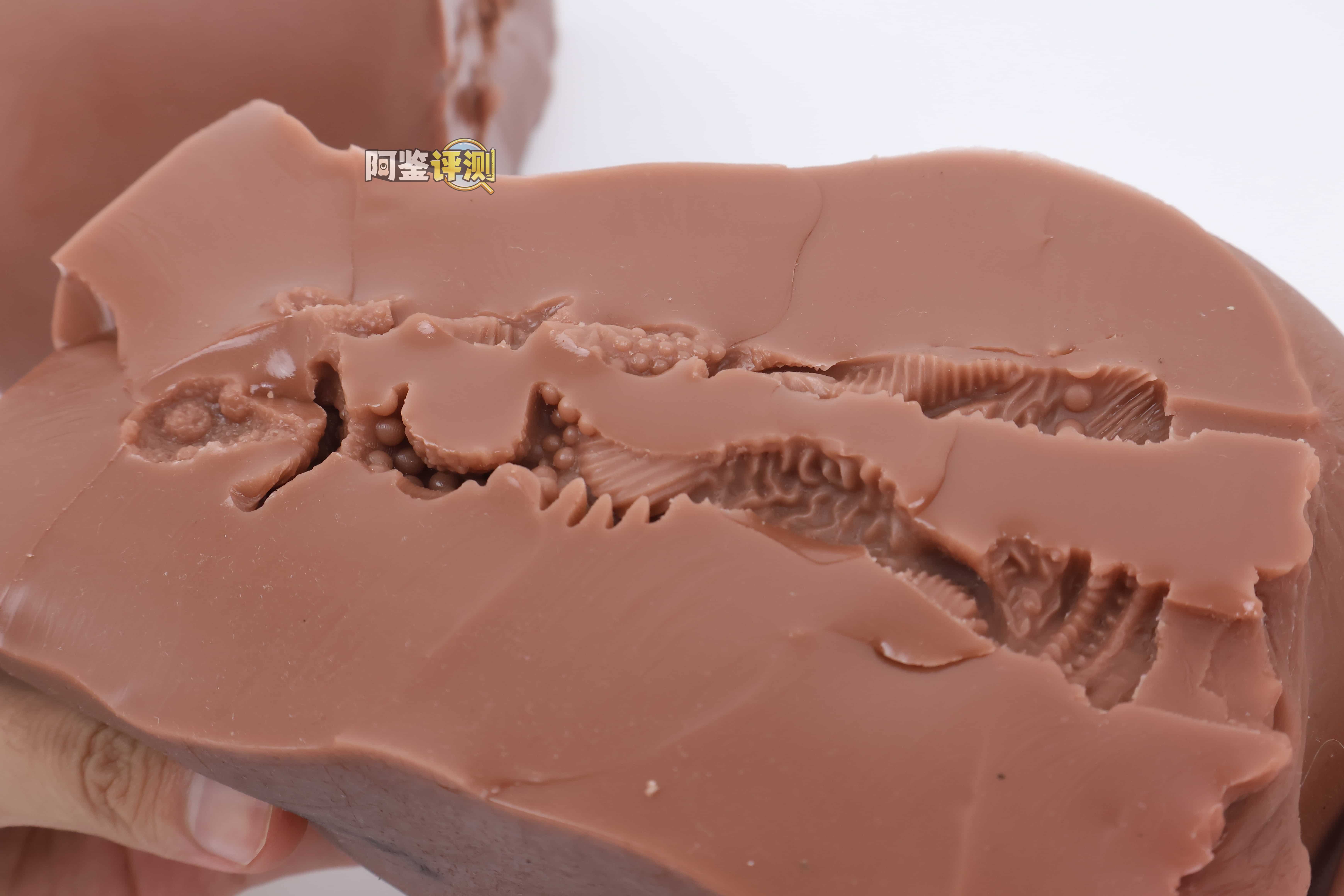 muni——“埃及艳后”评测！一字马开腿型的黑皮小臀模，因为双通道太接近导致末端出现了开裂